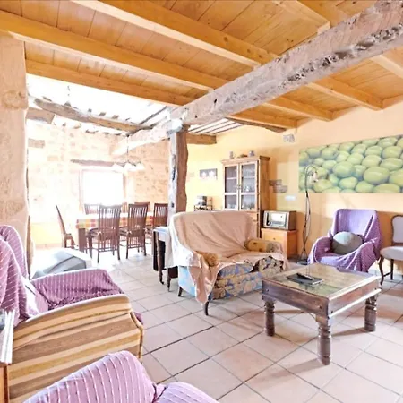 Spacious House In With Fireplace & Mountain View Feriehus
