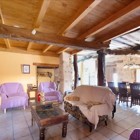 Spacious House In With Fireplace & Mountain View Llano de Bureba