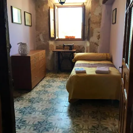 Spacious House In With Fireplace & Mountain View Ferienhaus *