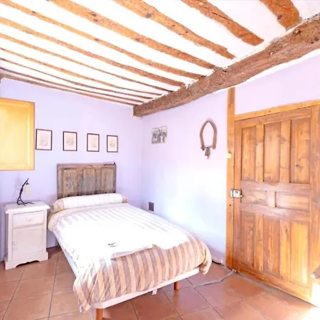 Spacious House In With Fireplace & Mountain View *