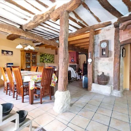 Spacious House In With Fireplace & Mountain View *