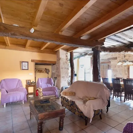 Spacious House In With Fireplace & Mountain View Llano de Bureba