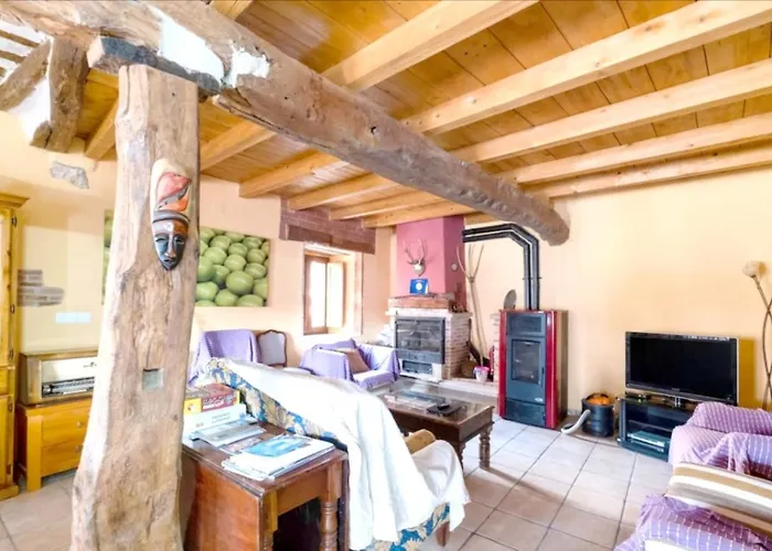 Spacious House In With Fireplace & Mountain View