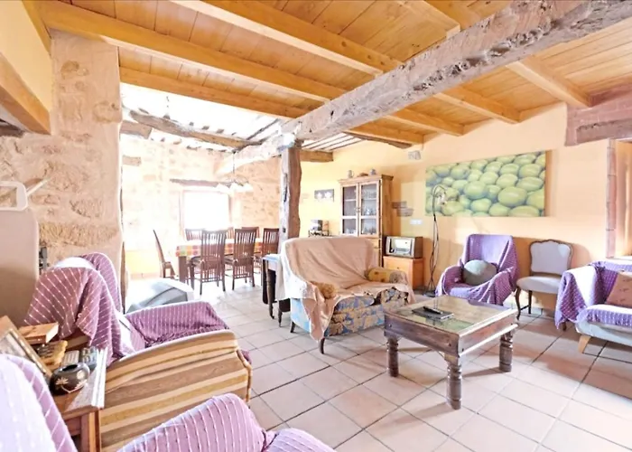 Spacious House In With Fireplace & Mountain View 度假居