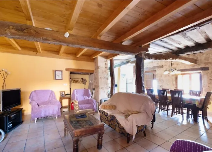 Spacious House In With Fireplace & Mountain View Llano de Bureba