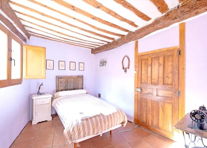 Spacious House In With Fireplace & Mountain View *